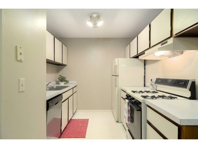 Building Photo - 1601 North Innsbruck Drive, Unit 373
