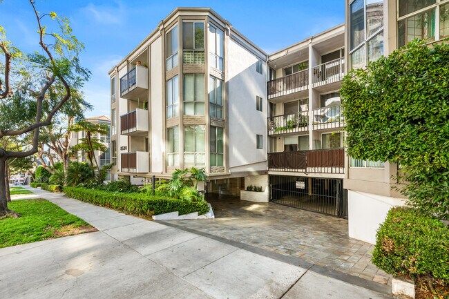 Foto del edificio - 8530 Holloway Dr