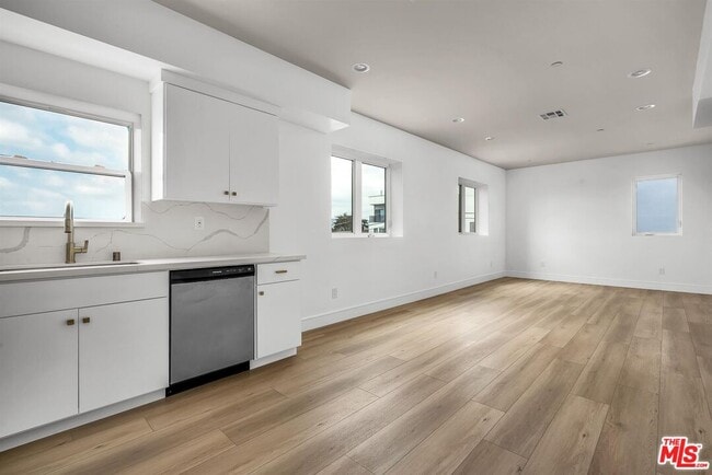 Foto del edificio - 4703 Saturn St