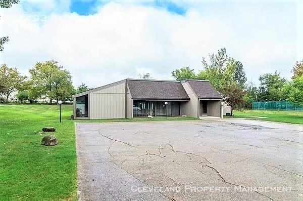 Building Photo - 2 Bedroom North Royalton Condo