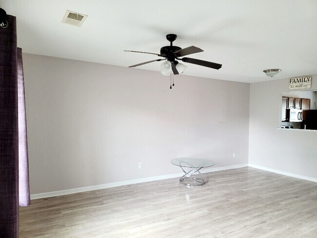Foto del edificio - 284 Sunday Silence Ln