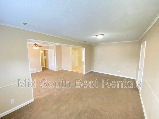 Foto del edificio - 4956 Gill Rd