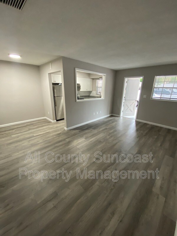 Foto del edificio - 805 60th St N