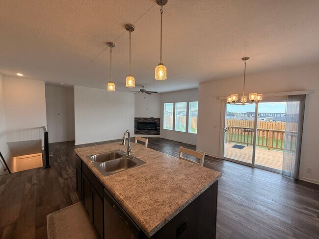 Building Photo - Stunning Modern Ranch for Rent near Lake F...