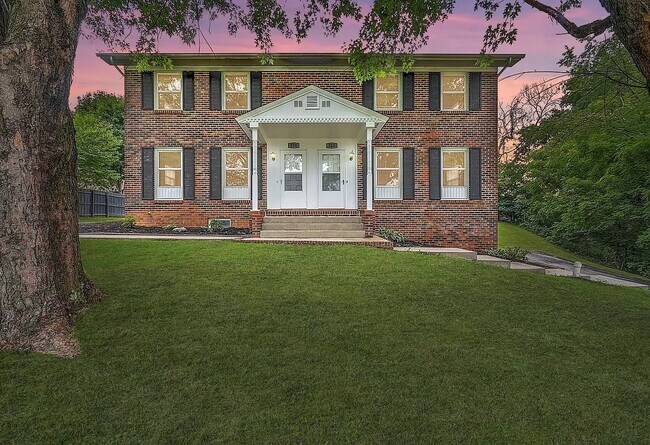 Foto del edificio - 311 Redstone Dr