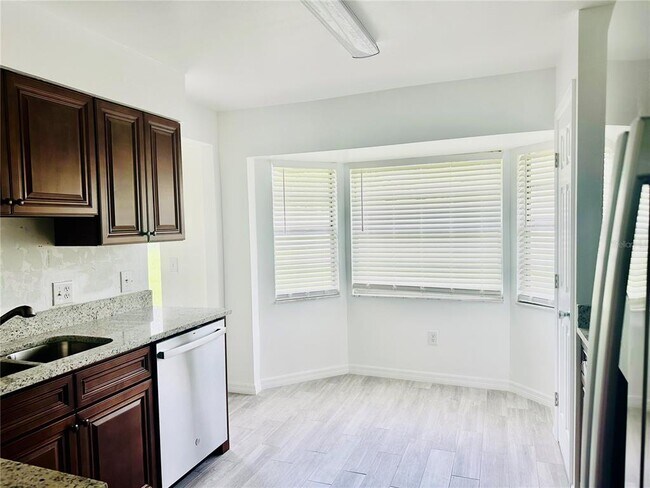Foto del edificio - 2532 Haulover Blvd