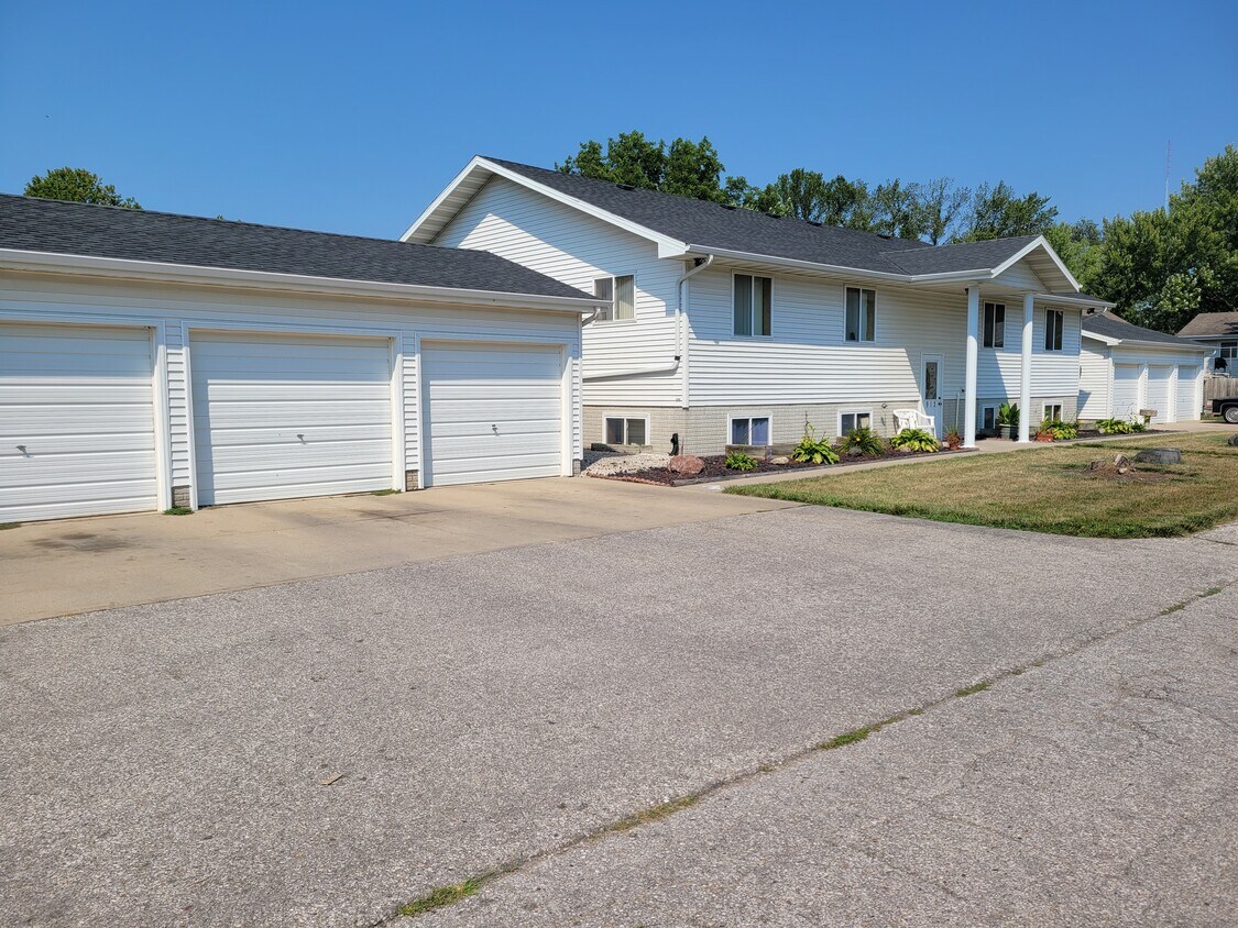 912 Bell Ave Unit 4, ster City, IA 50595 Apartments in ster