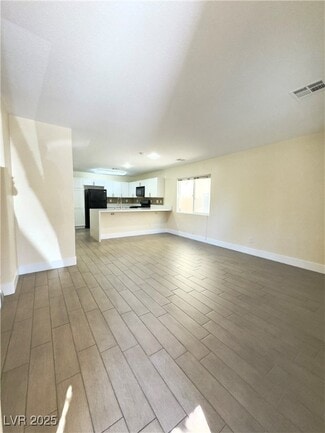 Building Photo - 9140 Gabardine Ave