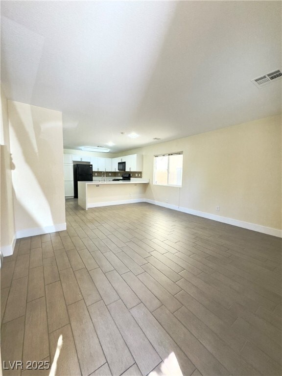 Building Photo - 9140 Gabardine Ave