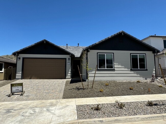 Building Photo - SINGLE STORY | 4 -bedrooms |3 baths | 1877...