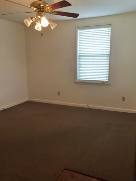 Building Photo - 906 Martin St