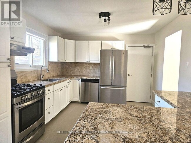 Building Photo - 976 Timmins Gardens