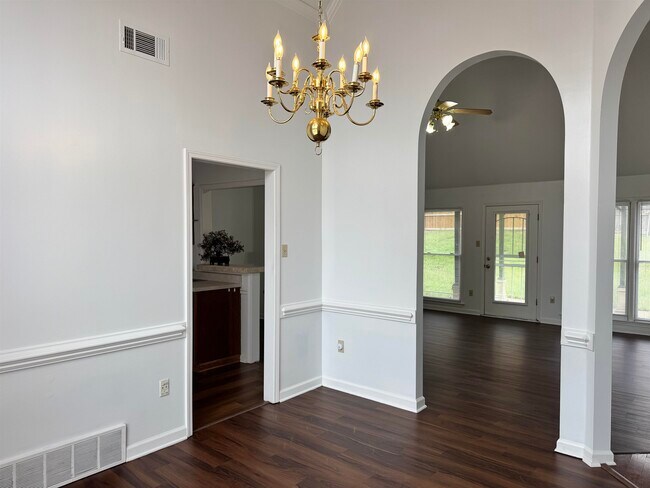 Building Photo - 783 N Ericson Rd