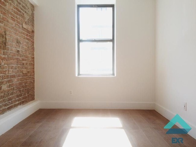 Foto del edificio - 843 DeKalb Ave