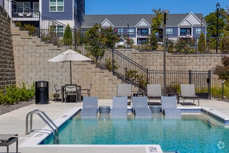 Building Photo - Emblem Riverside