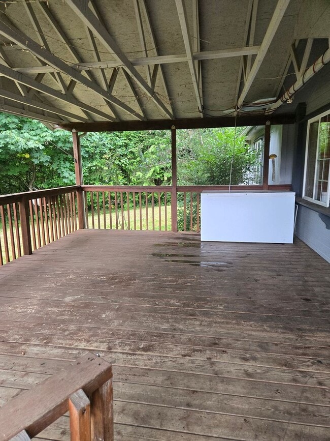 Building Photo - STATUS: AVAILABLE | R10B | $1995 + $100 ut...