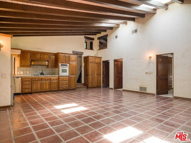 Building Photo - 1614 Crater Ln