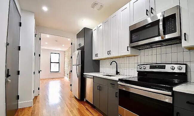 Foto del edificio - 588 Quincy St