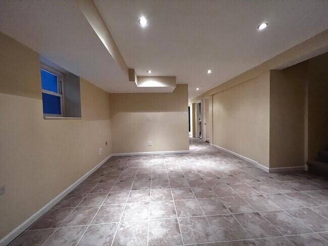 Foto del edificio - 4338 W Drummond Pl