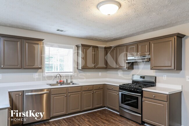 Foto del edificio - 1213 Lakeview Cove Dr