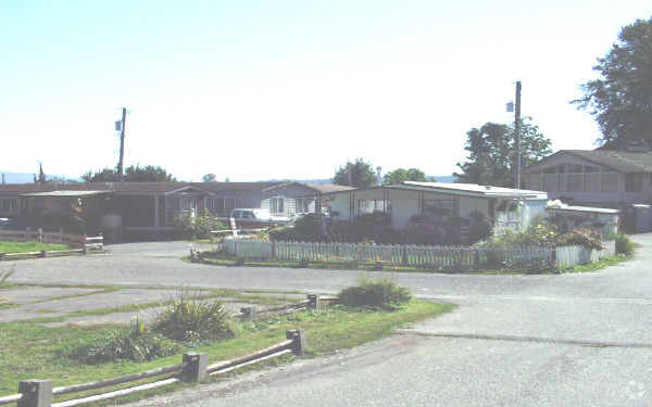 Primary Photo - Pilchuck Court Mobile Park