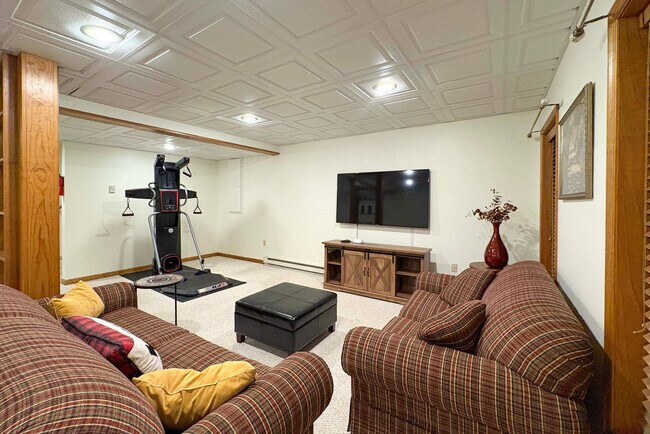 Foto del edificio - 337 Poplar Ct