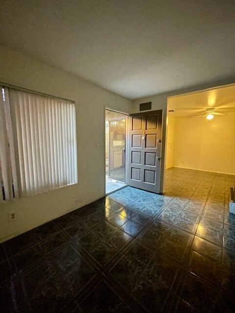 Foto del edificio - 7301 Lennox Ave