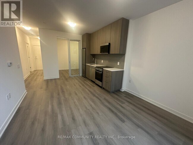 Photo du bâtiment - 7439 Kingston Rd