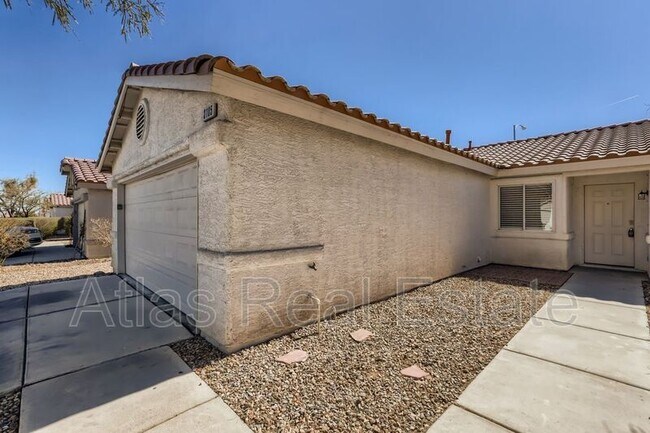 Foto del edificio - 3105 Meadow Flower Ave