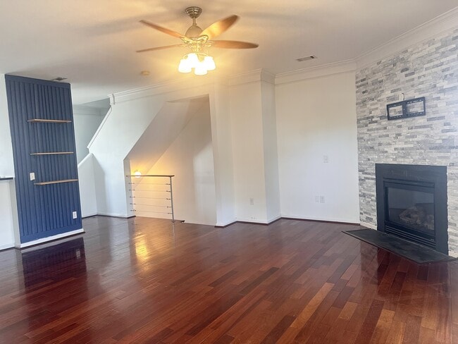 Building Photo - 307 Savoy Ct