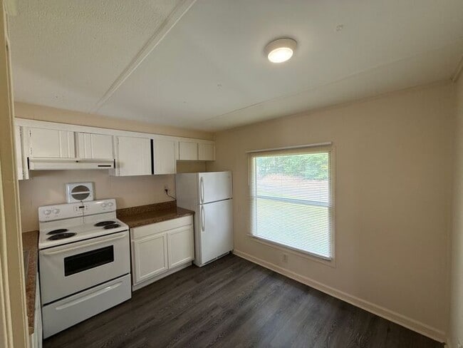 Building Photo - T.R. Lawing Realty Property