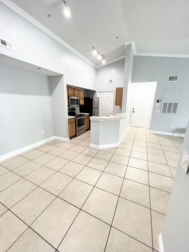 Foto del edificio - 2/2 Condo, Prime location