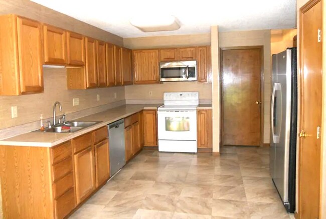 Foto del edificio - 253 Caswell Dr