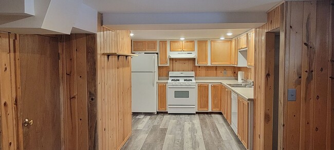 Building Photo - Apartment in downtown Kalispell
