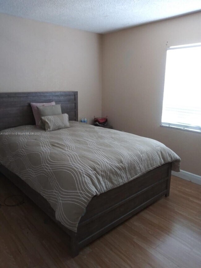 Foto del edificio - 6095 W 19th Ave