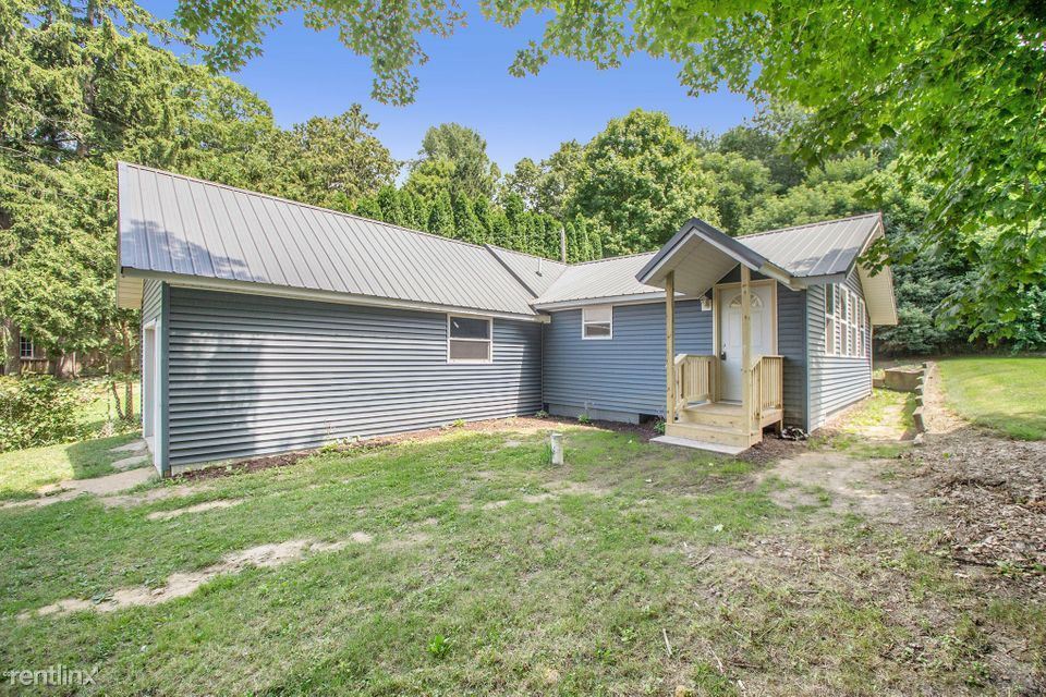 2 br, 1 bath House 52083 Lake St House Rental in Marcellus, MI