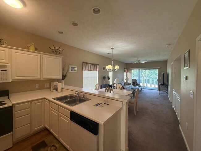 Foto del edificio - 606 River Oaks Dr