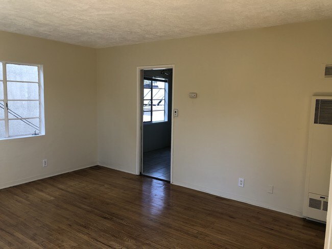 Building Photo - 209 W Palmer Ave