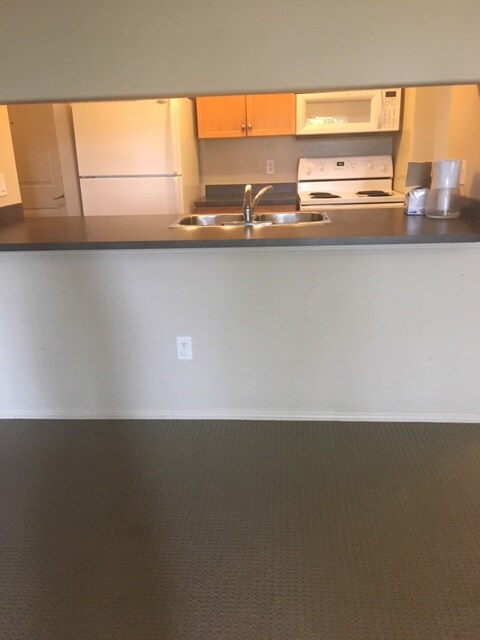 Building Photo - 2 Bed 1.5 Bath Unit in Edmonton, AB