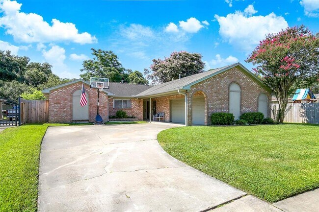 Building Photo - 21439 Park Green Dr