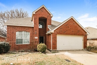 Building Photo - 925 Warbler Ln