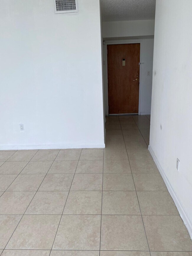 Foto del edificio - 1800 NW 24th Ave