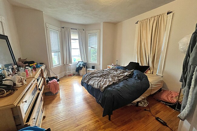 Building Photo - Waltham 1 Bed apartment available 9/1!