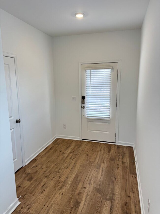 Foto del edificio - New 5 Bed 3 Bath Home in New Loganville Community!