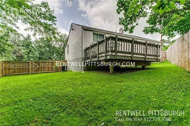 Foto del edificio - 141 Rosewood Dr