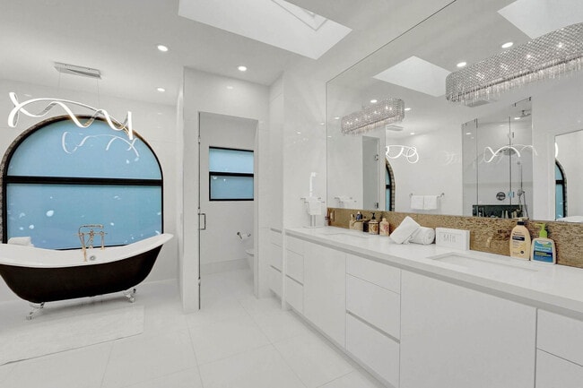 Foto del edificio - 614 Poinciana Dr