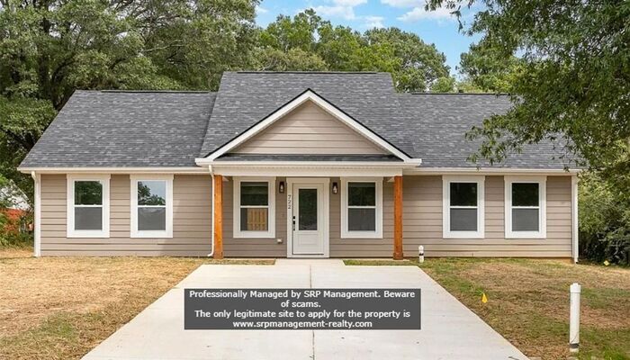 Foto principal - Charming BRAND NEW 3BR/2BA For Rent in Cha...