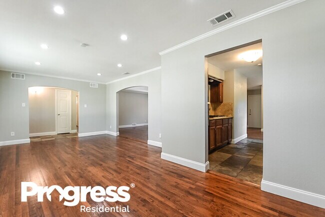 Foto del edificio - 8408 Londonderry Ln