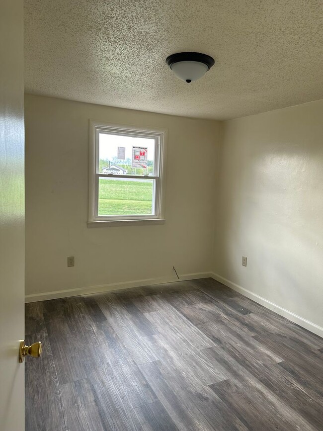 Building Photo - Bellefonte 3 bedroom townhouse available July!