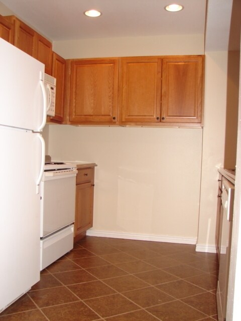 Building Photo - 2456 Lexington Village Ln